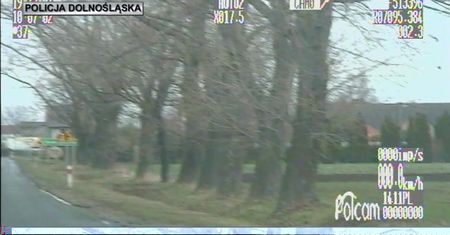 Pościg w Strzelinie. Jechał 140 km/h, omal nie potrącił policjanta