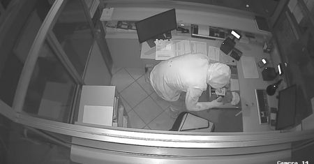 Włamanie w Kościanie. Policja publikuje nagranie i prosi o pomoc