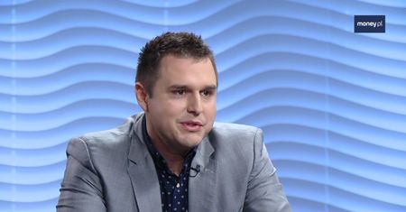 W sklepach pustoszeją półki. "Widzimy większy popyt na produkty długoterminowe"