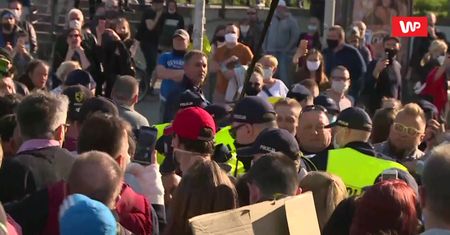 Przepychanki z policją na proteście przedsiębiorców