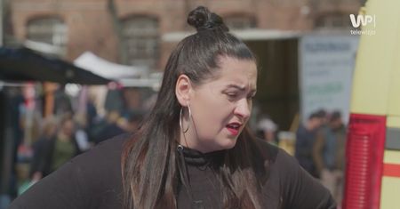 Tryskała dobrym humorem. Potem policzyła pieniądze. Tyle zarobili