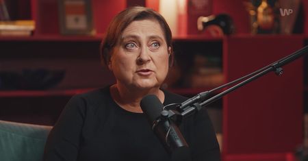 Rówieśnicy nie wybaczają inności. Czym jest presja dopasowania?