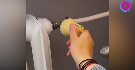 Sprytny sposób na czysty kaloryfer. Jak  pozbyć się kurzu?