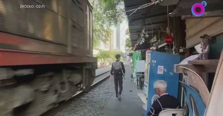 Mieszkają przy torach. Takie sceny w Bangkoku nikogo nie dziwią