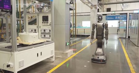 Tak pracują chińskie roboty. Mają konstrukcję humanoidalną