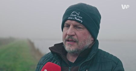 Czy karp śmierdzi mułem? Pojechaliśmy do hodowli ryb, by to sprawdzić