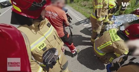 "Nie było kontaktu z innym samochodem". Strażacy ruszyli na pomoc motocykliście