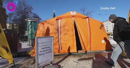 Namioty pojawiły się w miastach. Zaglądamy do środka