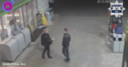 Siedział na koszach. Nagle otrzymał cios. Nagranie ze Śląska