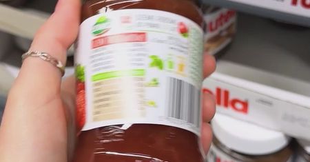 Wzięła do ręki popularny dżem. Producent wprowadza klientów w błąd?