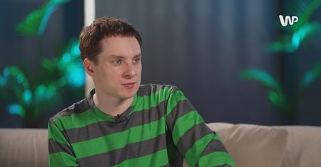 Zalewski pocałował go na scenie. Mówi o kulisach
