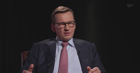 "Nie negocjuje się z szulerami". Morawiecki o Okrągłym Stole