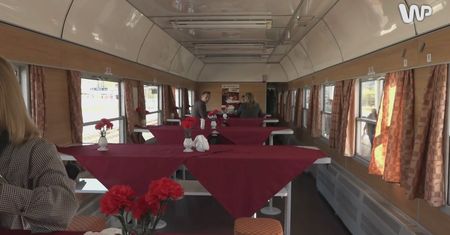 Jechaliśmy pociągiem "Nieśpiesznym". Tak wyglądają wagony