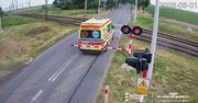 "Już nie uratują". Karetka utknęła na przejeździe kolejowym