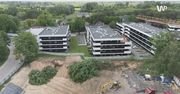 Przewrócił stare dęby koparkami. W gminie wrze. Burmistrz zabrał głos