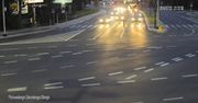 Rowerzysta cudem uniknął śmierci. Uratowało go zderzenie dwóch aut