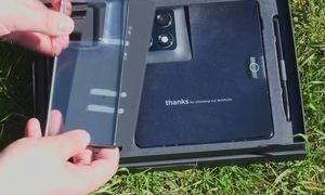 Smartfon ze złotem na obudowie. Otwieramy Motorola razr fold Collection FIFA World Cup 2026