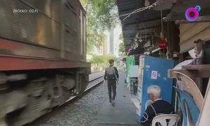 Mieszkają przy torach. Takie sceny w Bangkoku nikogo nie dziwią