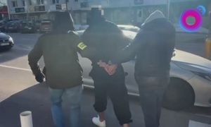 Groził nożem, bo przelew nie dotarł. Policja opublikowała wideo