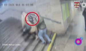 Zaszedł ją od tyłu. Taki był jego cel. Nagranie z Czech