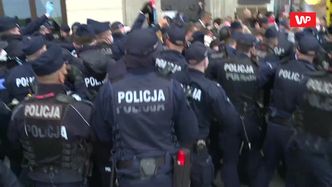 Protest w Warszawie rozbity. Policja użyła gazu pieprzowego
