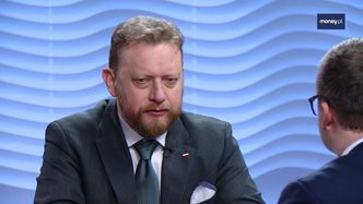 Samoloty z Azji lądują w Warszawie. Luka w systemie? Minister zdrowia: nie może być jak w Korei