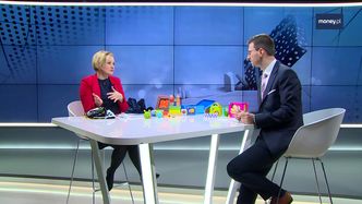 Prezent dla dziecka. Dawać zabawkę czy pieniądze? Ekspert tłumaczy