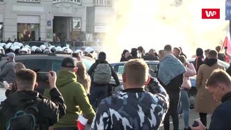 Granaty hukowe i gaz łzawiący. Przeciwnicy obostrzeń wyszli na ulice Warszawy