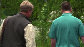 Chata w cieniu wielkiej góry