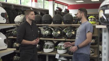 Zobacz, jak się ubrać na motocykl 125 cm3. Tłumaczymy, ile to kosztuje