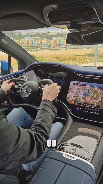 Wideo: Mercedes z wolantem zamiast kierownicy. Nie oderwiesz od niego rąk