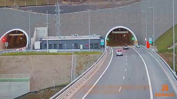 Bulwersujące nagranie z S1. Kierowca zawraca tuż przed tunelem