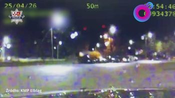 Driftował na oczach policji. Zaskakujące odkrycie w bagażniku auta