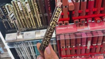 Najlepsze tusze do rzęs z drogerii. Wskazała cztery