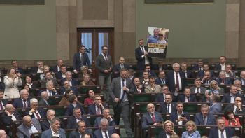 Awantura w Sejmie. Dwóch posłów wykluczonych z obrad