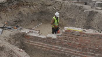 Archeolodzy odsłonili fragment murów. Znalezisko w pobliżu Pałacu Saskiego