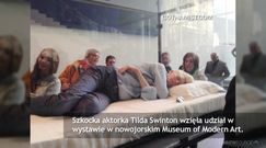 Tilda Swinton śpi w muzeum!