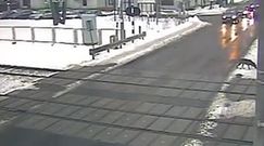Szalony rajd BMW przez przejazd kolejowy!