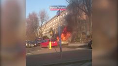 Pożar auta na warszawskiej Woli