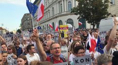 Kolejny dzień protestów przed Pałacem Prezydenckim