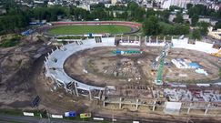 Budowa nowego stadionu Orła z lotu ptaka. Widok jest imponujący! (WIDEO)