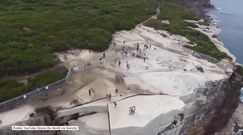 Turyści ryzykują życiem, aby zrobić spektakularne selfie na klifie