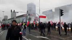 Uczestnicy Marszu Niepodległości na rondzie Dmowskiego