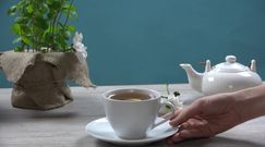 Rumiankowa herbata z miętą i cytryną. Poprawia nastrój i strawia na nogi