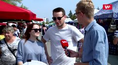 Na bazarach kupują i starzy, i młodzi. Trzeba uważać w gorące dni, bo wysokie temperatury nie sprzyjają 