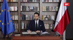 Trzaskowski komentuje słynne zdjęcie z Jakim. "Nagle pokochał flagę unijną"