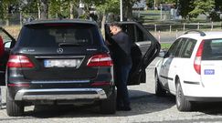 Zenek Martyniuk niczym Aleksander Macedoński wyłania się ze studia TVP