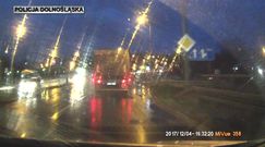 Przerażające wideo z Jeleniej Góry. Kierowca omal nie potrącił pieszej
