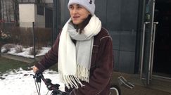 Jazda rowerem zimą. Testujemy go na oblodzonym chodniku