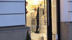 Rozenek w bamboszkach na terapeutycznym shoppingu